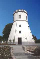 Die als Aussichtsturm genutzte Boxdorfer Windmühle