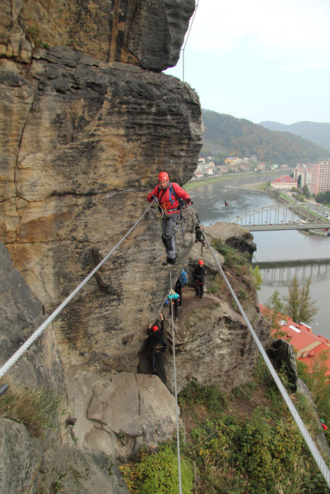 Die Karlsbrck an der Schferwand in Decin