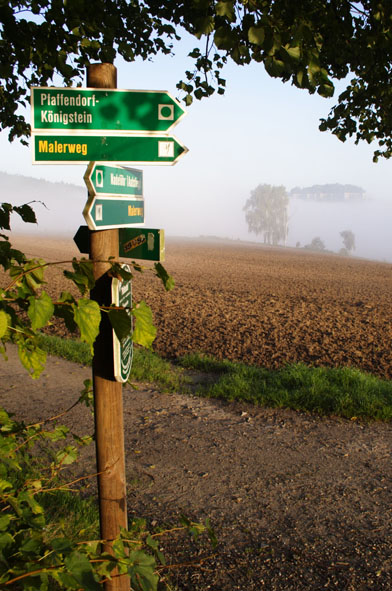 Wanderwegschilder am Pfaffenstein