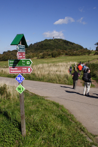 Wanderwegschilder am Geisingberg